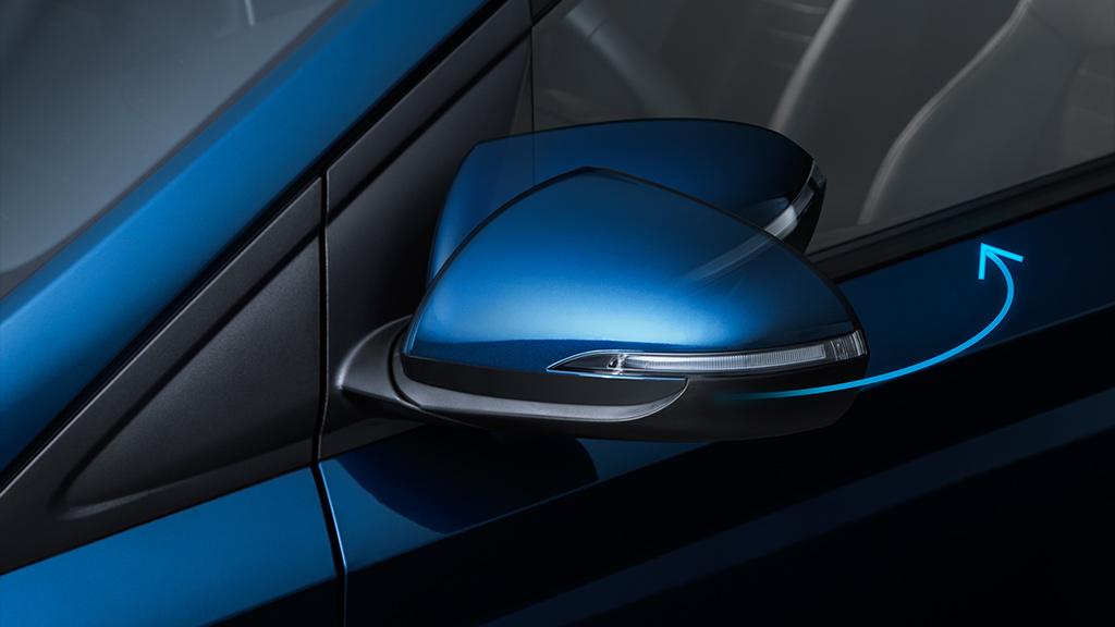 Espejos plegables eléctricamente en Hyundai HB20 color azul