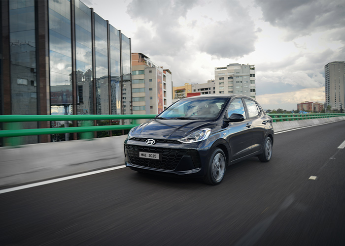 Hyundai Grand i10 Sedán en segundo piso de periférico en Ciudad de México