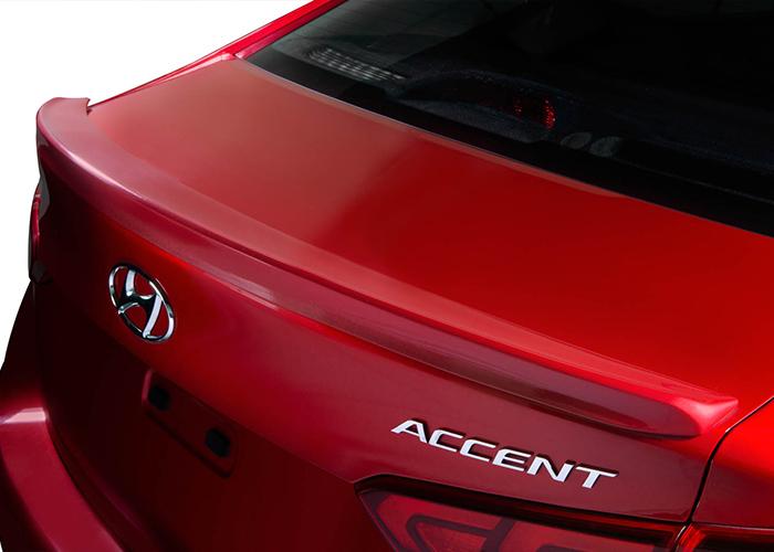 Vista trasera de Hyundai Accent color rojo